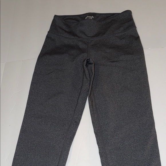 Aritzia TNA Dark Grey Cropped Leggings - Women’s Size Small - Picture 4 of 9